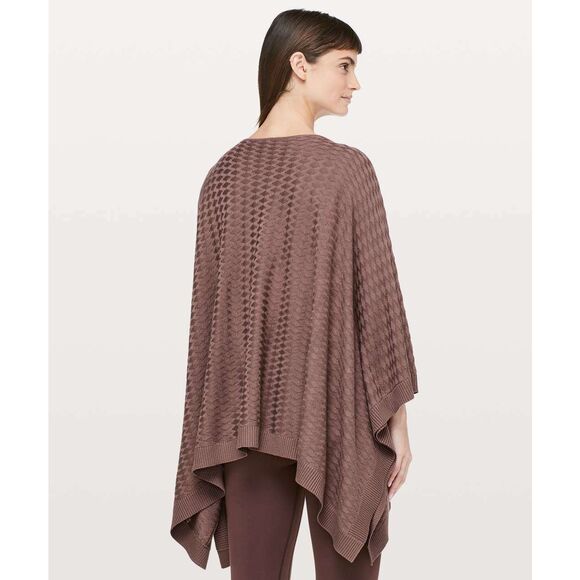 NWT Lululemon Divinity Poncho SPNO Spanish Oak Shawl Wrap $138 - Picture 3 of 9
